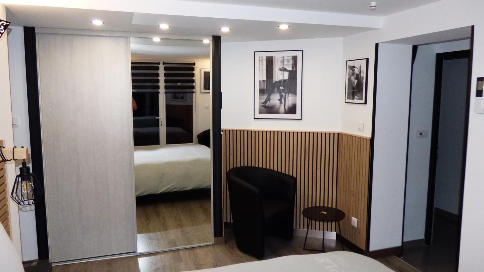 La Colline Aux Yeux Doubs Bed & Breakfast
