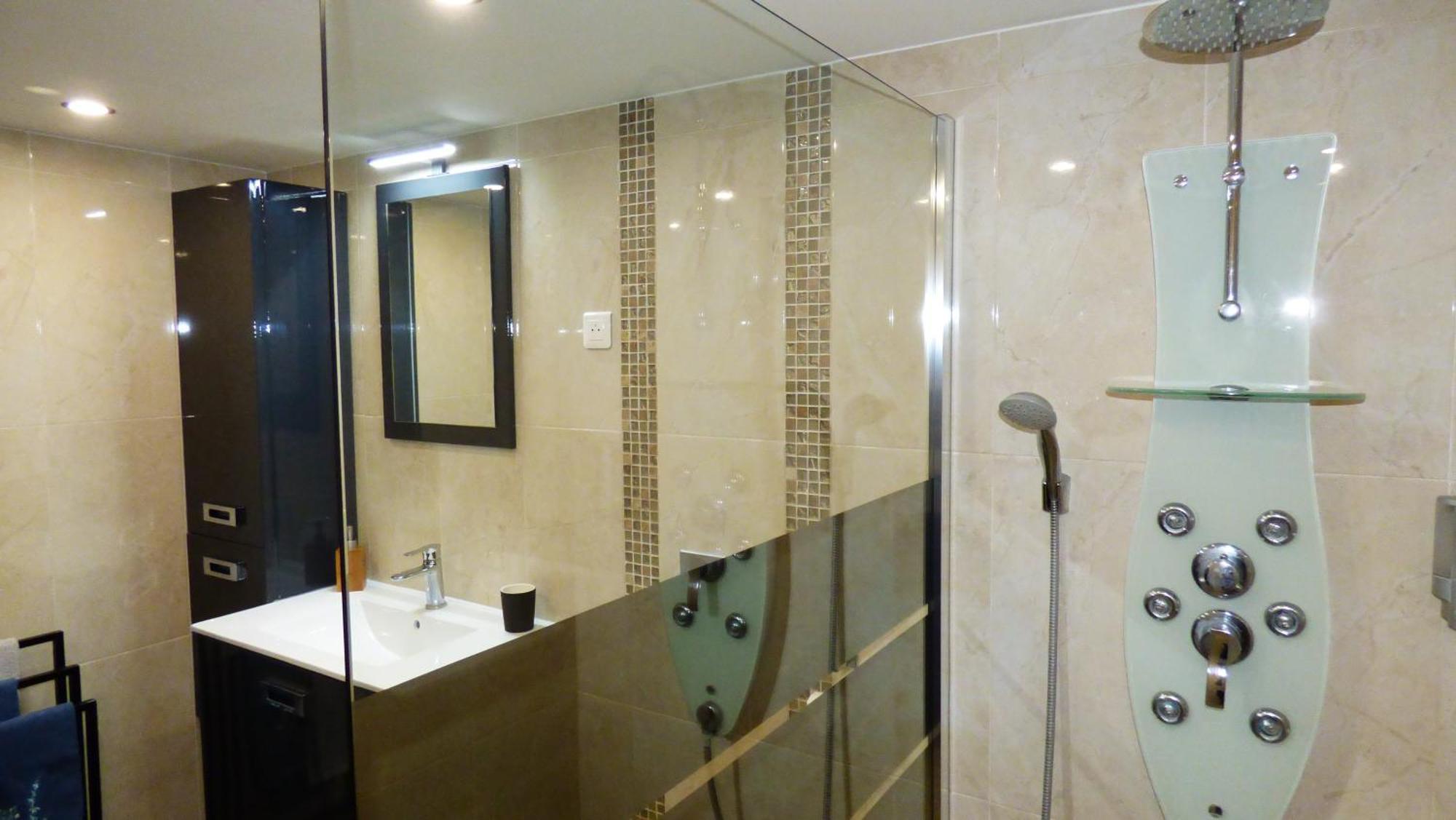 La Colline Aux Yeux Doubs Bed & Breakfast 3*