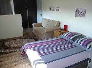 La Colline Aux Yeux Doubs Bed & Breakfast 3*