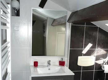 La Colline Aux Yeux Doubs Bed & Breakfast