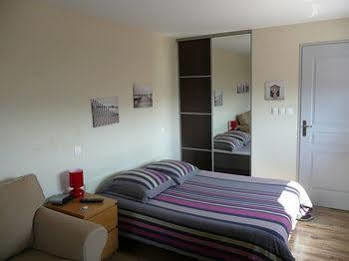 La Colline Aux Yeux Doubs Bed & Breakfast